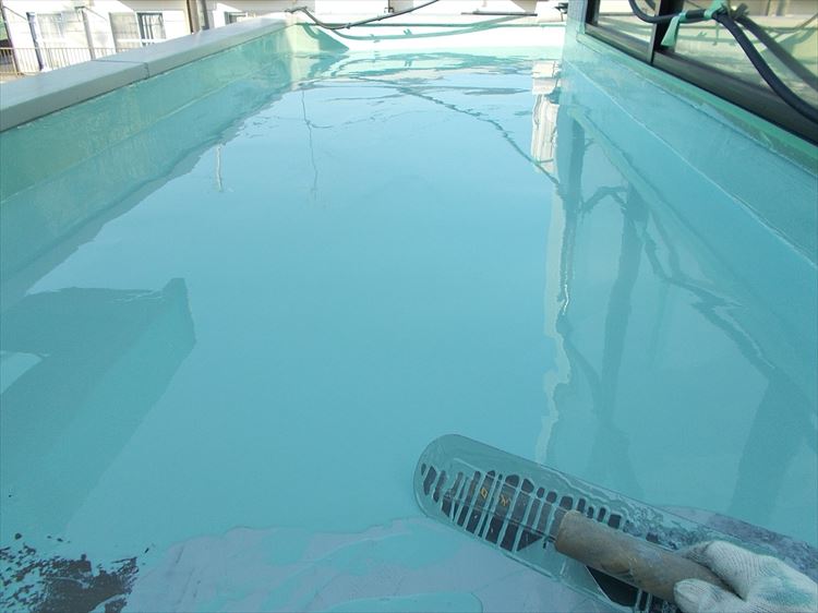 庇屋根防水工事 ウレタン塗膜防水1層目