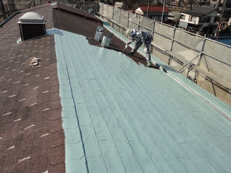 アスファルトシングル屋根部 ウレタン塗膜防水1層目