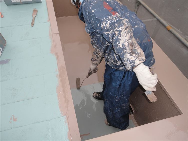屋根ウレタン部 ウレタン塗膜防水 トップコート上塗り（1回目）