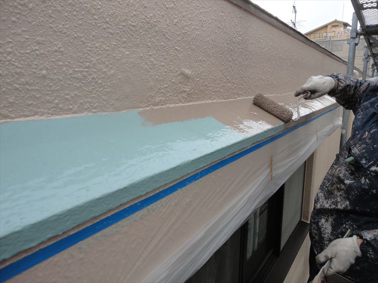 庇屋根 防水工事 ウレタン塗膜防水 トップコート上塗り（1回目）