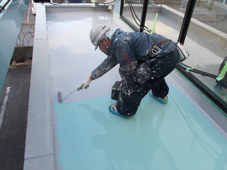 庇屋根防水工事 ウレタン塗膜防水トップコード上塗