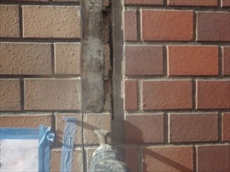 雨漏り補修工事 外壁タイル 割れ補修
